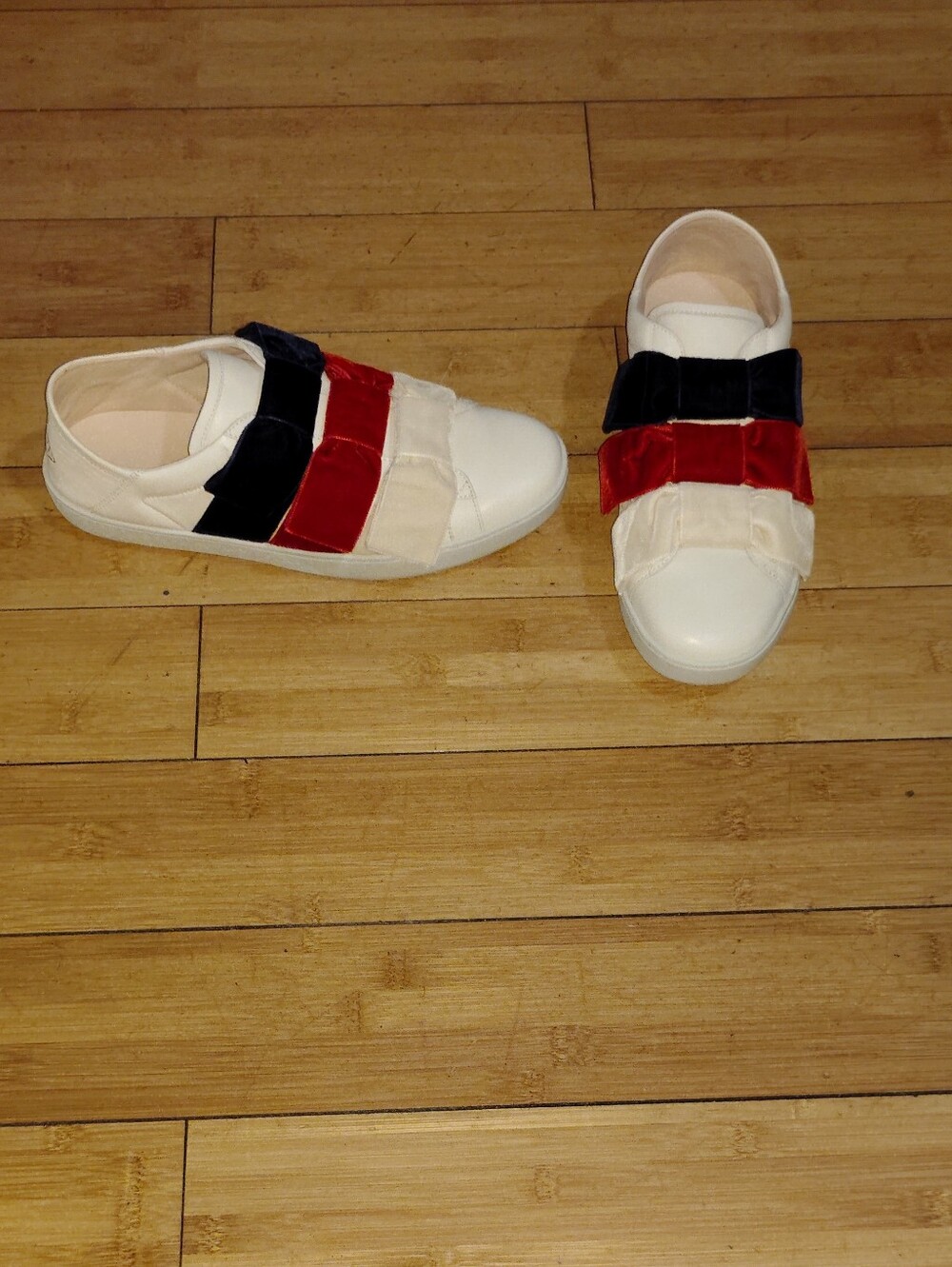 Gucci Women's White Ace Sneakers with Red Cream And Navy Velvet Bows Sz 40